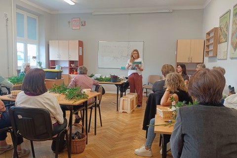 Warsztaty florystyczne dla seniorów - kompozycja na stół