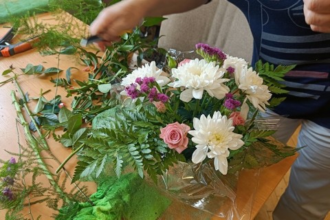 Warsztaty florystyczne dla seniorów - kompozycja na stół
