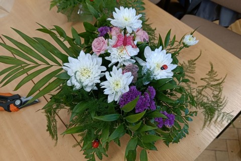 Warsztaty florystyczne dla seniorów - kompozycja na stół