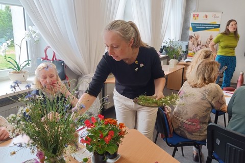Warsztaty zielarskie dla seniorów -„Kwiaty, które karmią i leczą”