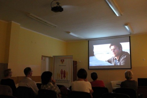 Pokaz filmu „Idealna Fala”