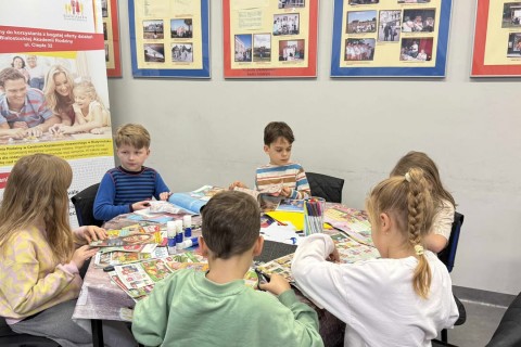 Warsztaty kreatywne „Kolaż marzeń” dla dzieci 8+