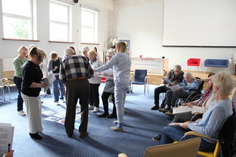 Trening pamięci i koncentracji seniorów na wesoło