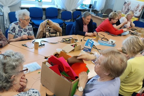 Warsztaty kreatywne dla seniorów - Biżuteria z zamków