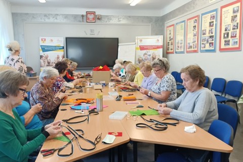 Warsztaty kreatywne dla seniorów - Biżuteria z zamków
