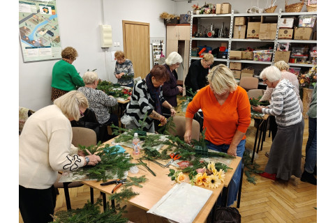 Warsztaty florystyczne dla seniorów - kompozycje na groby