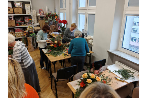 Warsztaty florystyczne dla seniorów - kompozycje na groby