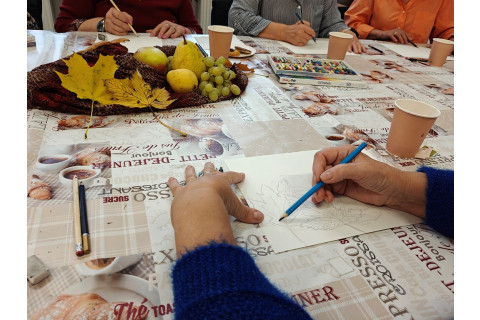 Warsztaty malarstwa dla seniorów - inspiracje naturą i sztuką