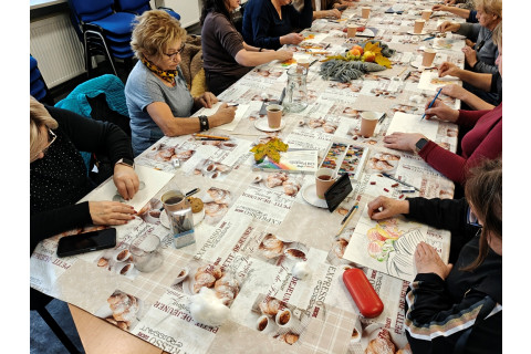 Warsztaty malarstwa dla seniorów - inspiracje naturą i sztuką