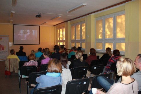 Projekcja filmu „Wychodne mamusiek”