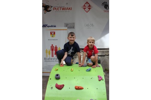 ZAWODY WSPINACZKOWE DLA DZIECI W WIEKU 4-15 LAT.