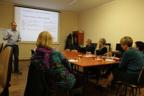 Wykład „Kochające babcie i odpowiedzialni dziadkowie”