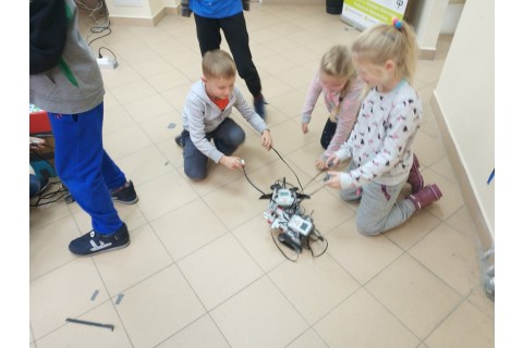 Warsztaty z robotyki dla dzieci.