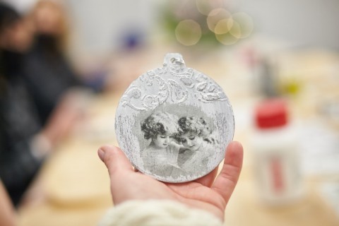 WARSZTATY RODZINNE - OZDOBY ŚWIĄTECZNE DECOUPAGE