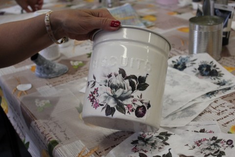 Warsztaty decoupage dla dorosłych „Romantyczna konewka”
