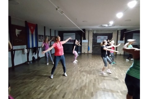 Zajęcia zumby dla kobiet.