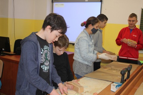 Warsztaty dla dzieci „Zabawy z drewnem” 3