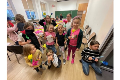Warsztaty kreatywne dla dzieci 6-11 lat „Niespodzianka dla Mamy”