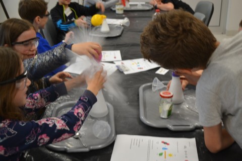Warsztaty chemiczne „Akademia Młodego Naukowca” 3