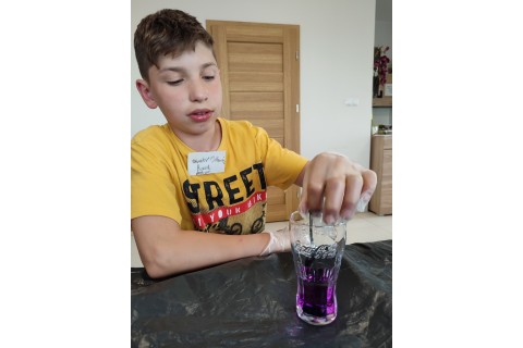 Warsztaty chemiczne „Akademia Młodego Naukowca” dla dzieci 9-12 lat 4