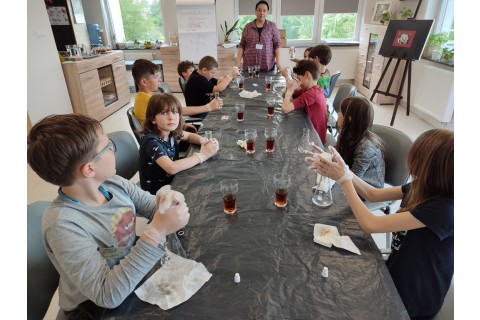 Warsztaty chemiczne „Akademia Młodego Naukowca” dla dzieci 9-12 lat 4