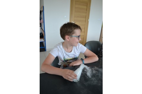 Warsztaty chemiczne „Akademia Młodego Naukowca” dla dzieci 9-12 lat 5