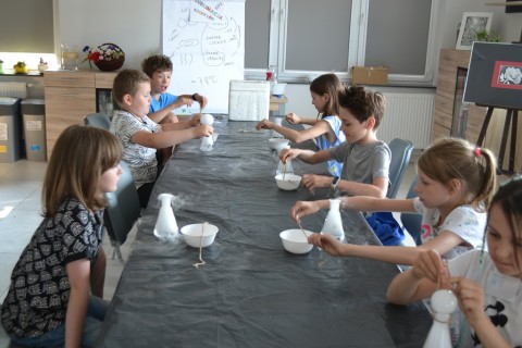 Warsztaty chemiczne „Akademia Młodego Naukowca” dla dzieci 9-12 lat 5