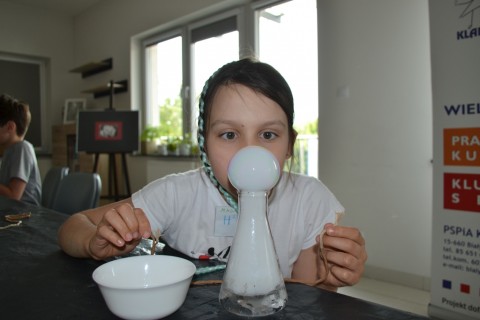 Warsztaty chemiczne „Akademia Młodego Naukowca” dla dzieci 9-12 lat 5