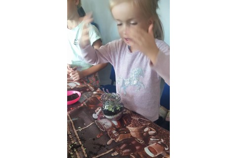 ​ Warsztaty kreatywne DLA DZIECI 7-9 lat - ogród w słoiku