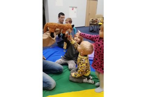 Zajęcia umuzykalniające dla rodziców z dziećmi 2-3 lata 22.11.2022r.