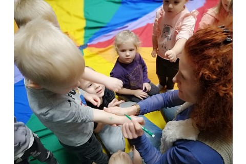Zajęcia umuzykalniające dla rodziców z dziećmi 2-3 lata 29.11.2022r.