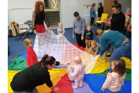 Zajęcia umuzykalniające dla rodziców z dziećmi 2-3 lata 13.12.2022r.