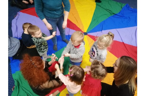 Zajęcia umuzykalniające dla rodziców z dziećmi 2-3 lata 13.12.2022r.