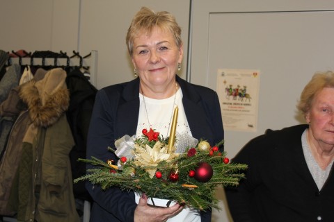 Warsztaty florystyczne dla seniorów - stroik świąteczny