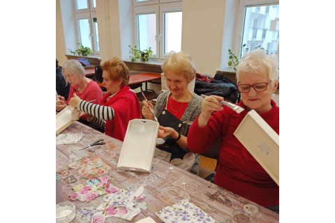 Warsztaty decoupage dla seniora - taca