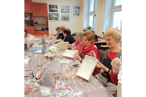 Warsztaty decoupage dla seniora - taca