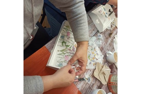 Warsztaty decoupage dla seniora - taca