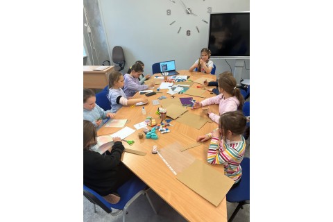 Warsztaty kreatywne dla dzieci 8+ „Niespodzianka dla Mamy”