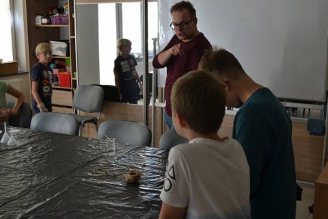 Warsztaty chemiczne „Akademia Młodego Naukowca” dla dzieci 9-12 lat