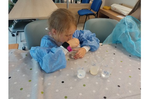 Warsztaty chemiczne „Akademia Młodego Naukowca” dla dzieci 9-12 lat