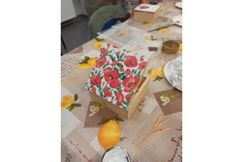 Warsztaty decoupage dla SENIORÓW - pudełko na herbatę