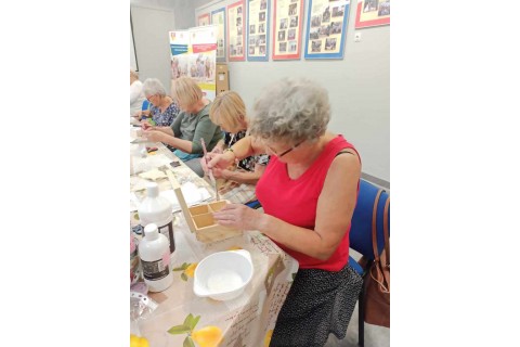 Warsztaty decoupage dla SENIORÓW - pudełko na herbatę