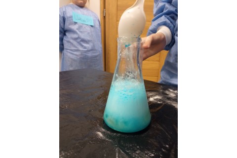 Warsztaty chemiczne „Akademia Młodego Naukowca” dla dzieci 9-12 lat