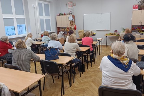 Warsztaty florystyczne dla seniorów - jesienna dekoracja