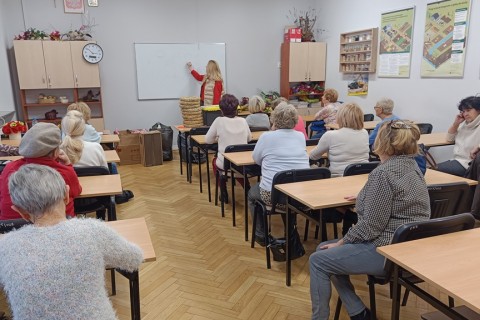 Warsztaty florystyczne dla seniorów - jesienna dekoracja