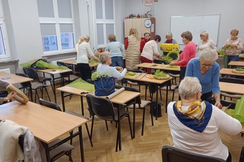 Warsztaty florystyczne dla seniorów - jesienna dekoracja