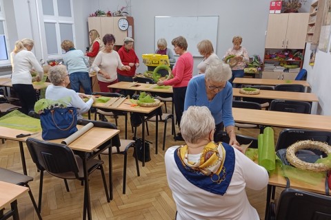 Warsztaty florystyczne dla seniorów - jesienna dekoracja