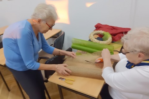 Warsztaty florystyczne dla seniorów - jesienna dekoracja