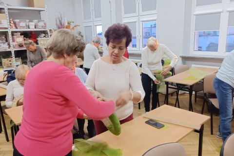 Warsztaty florystyczne dla seniorów - jesienna dekoracja