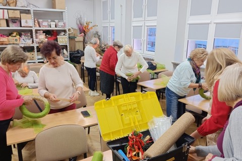 Warsztaty florystyczne dla seniorów - jesienna dekoracja